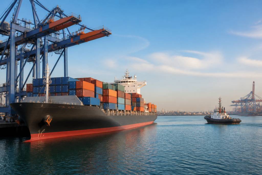 Incoterm cfr : fonctionnement, responsabilités et coûts du transport maritime