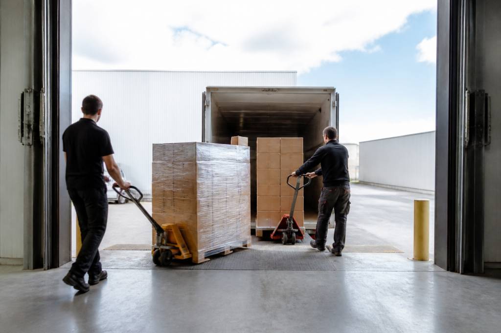 Cross dock def : définition et fonctionnement du cross-docking en logistique