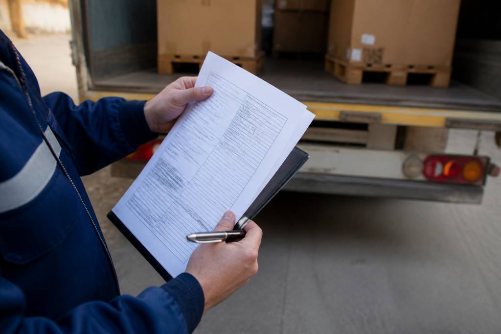 Document transport CMR : guide pratique pour la gestion des expéditions routières