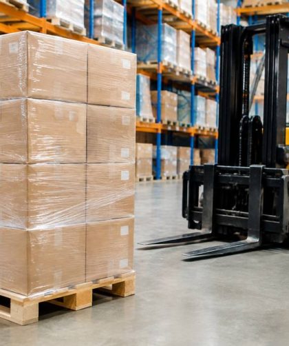 Poids d'une palette europe : dimensions, capacité de charge et conseils logistiques