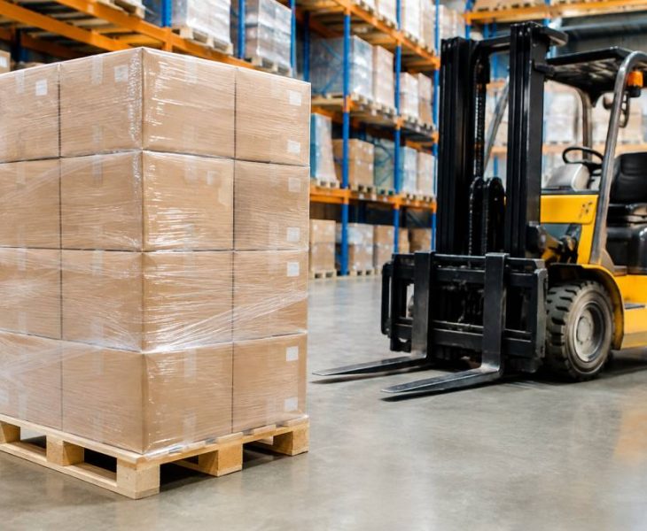 Poids d'une palette europe : dimensions, capacité de charge et conseils logistiques